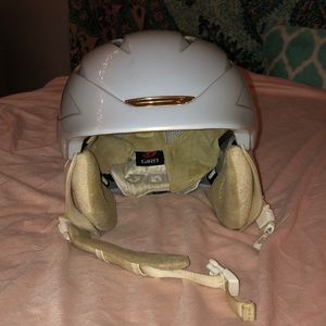 Women’s Giro ski/snowboard helmet